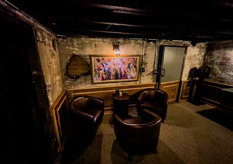 backstage-at-the-ballroom-lounge-leather